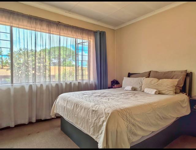 2 BEDROOM DUPLEX FOR SALE IN WINDSOR EAST